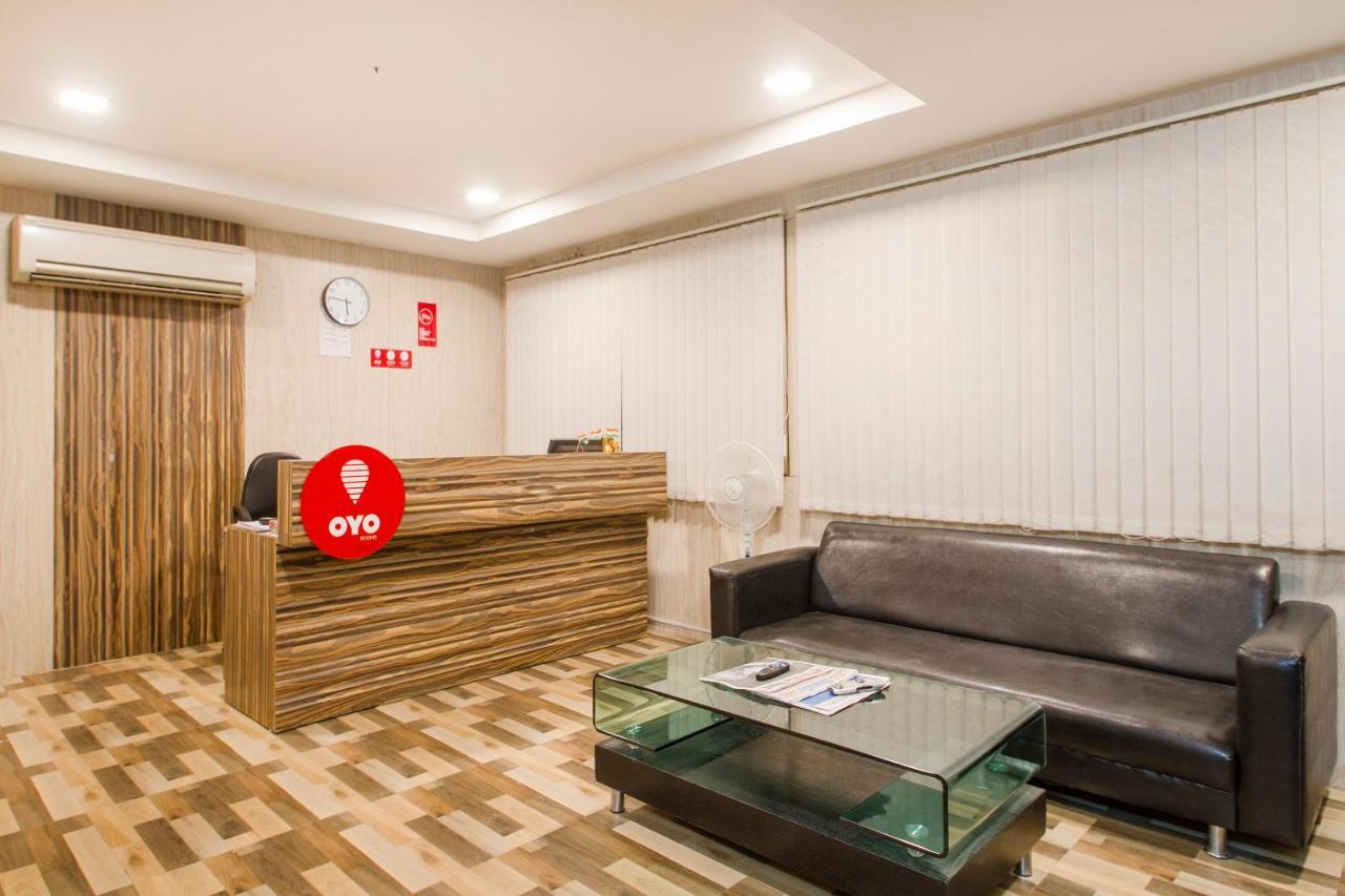 Vaccinated Staff - Oyo 11400 The Down Town Suites Haidarábád Kültér fotó