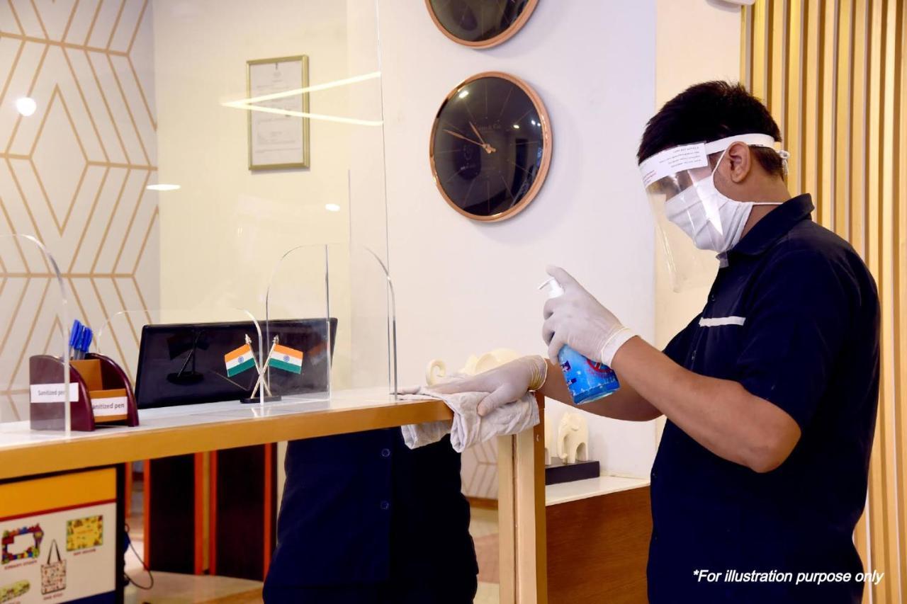 Vaccinated Staff - Oyo 11400 The Down Town Suites Haidarábád Kültér fotó